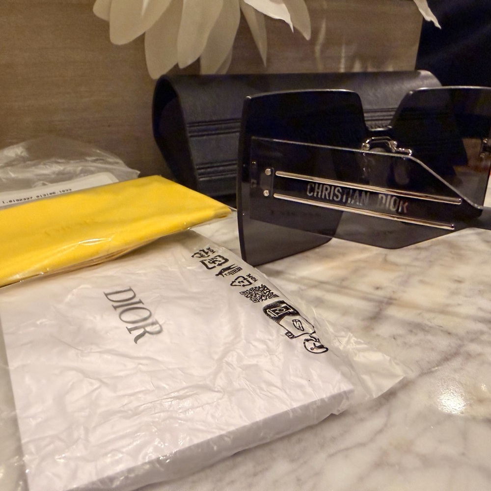 *Brand New* Dior Oversized Rimless Sunglasses in Black - Picture 6 of 7